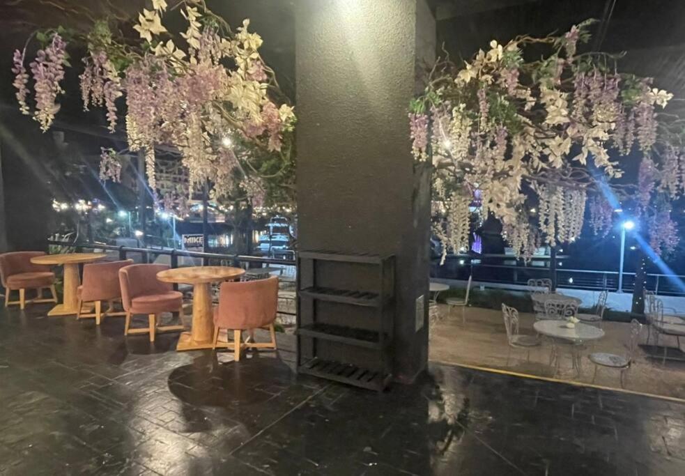 Location With Garage Apartment *